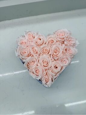 Delicate Pink Heart Rose Box - Luxury Preserved Roses